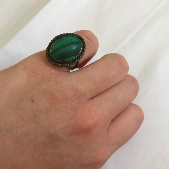 3/$15 Unique Vintage Metallic and Green Ring - Picture 1 of 3